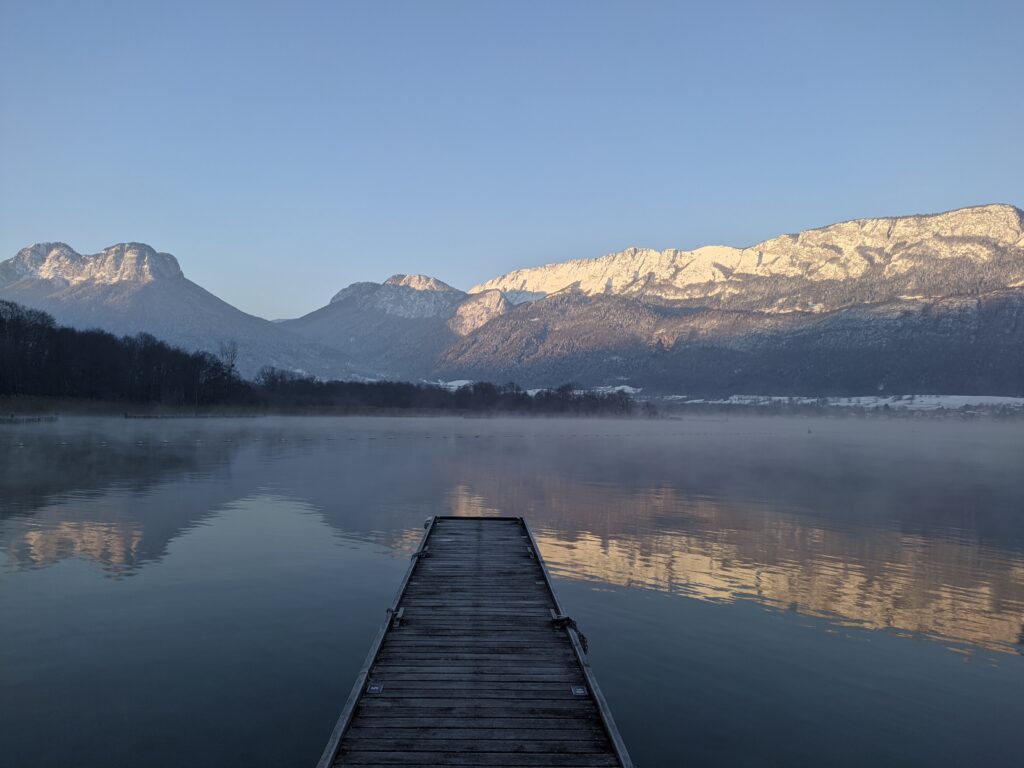 Ponton du lac d'Annecy.
